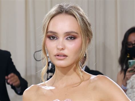 lily-rose depp cum|‘The Idol’ Spoilers Detailing Lily Rose ‘Cumsock’ Depp’s。